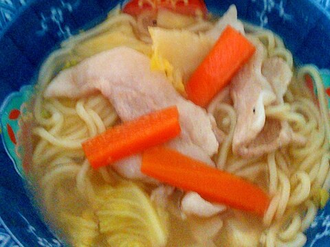 鍋ひとつ★野菜と肉のせインスタントラーメン